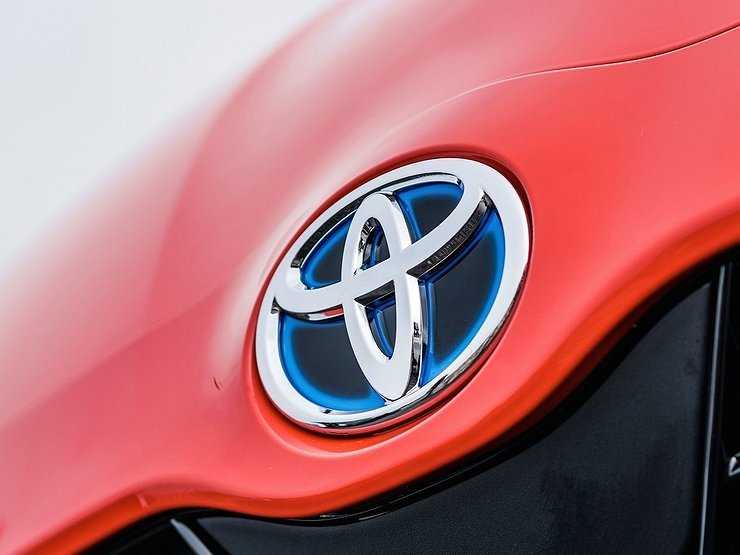 Toyota отложила премьеру нового полноприводного кроссовера