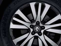 В России подскочили цены на автомобили Renault