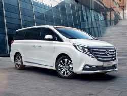 Китайцы привезли в Россию «убийцу» Toyota Alphard