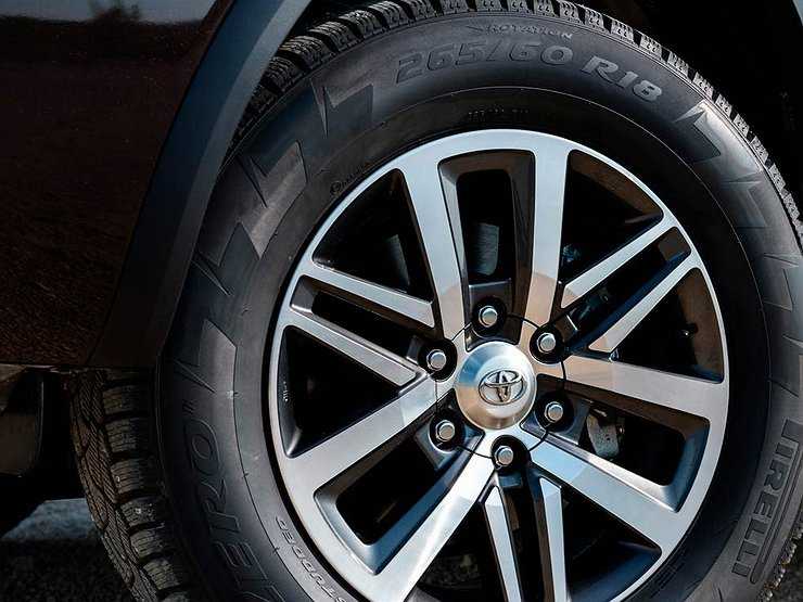 Обновленный внедорожник Toyota Fortuner засветился без камуфляжа