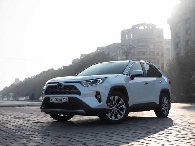 Самоизоляция в автомобиле: длительный тест-драйв Tоyota RAV4 с мотором 2.0 AWD