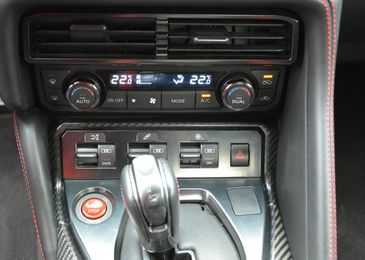 Запахло жареным: сравнительный тест Nissan GT-R и Lexus LC500