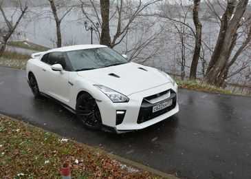 Запахло жареным: сравнительный тест Nissan GT-R и Lexus LC500