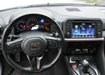 Запахло жареным: сравнительный тест Nissan GT-R и Lexus LC500