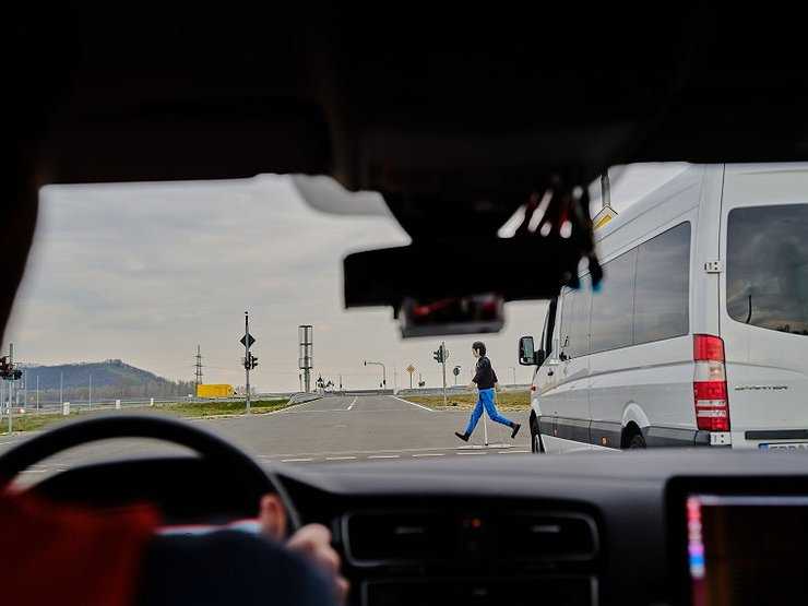 Автомобили научились &laquo;общаться&raquo; через 5G-каналы связи