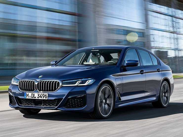 BMW официально представила обновленную «пятерку»