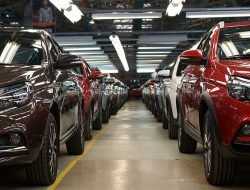 Лучше не станет: российский рынок легковых авто рухнул в апреле на 64,4%