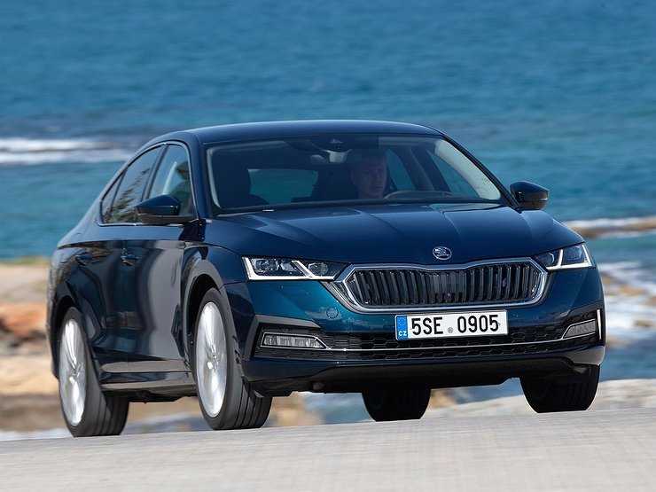 Названы сроки выхода на российский рынок новой Skoda Octavia
