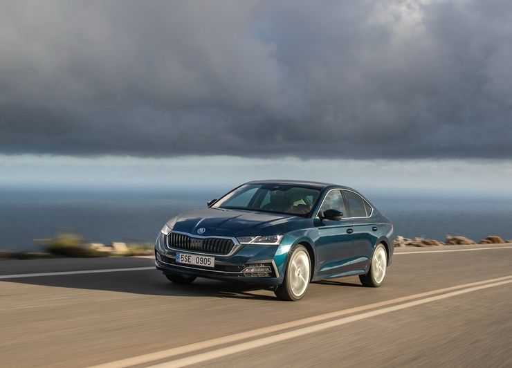 Названы сроки выхода на российский рынок новой Skoda Octavia