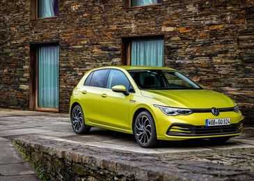 Почему чехи приостановили поставки Skoda Octavia дилерам