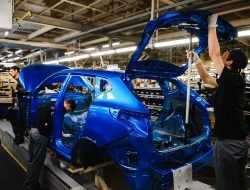 Российские автозаводы Nissan и Volkswagen сокращают и штат, и объемы производства