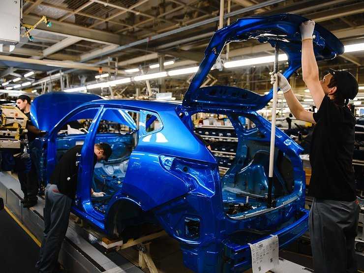 Российские автозаводы Nissan и Volkswagen сокращают и штат, и объемы производства