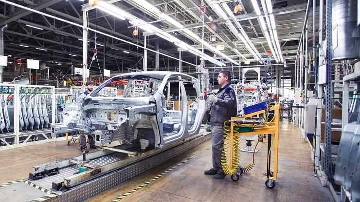 Российские автозаводы Nissan и Volkswagen сокращают и штат, и объемы производства