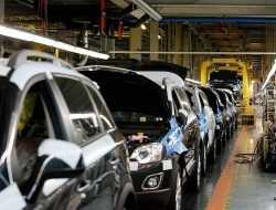 Сумеет ли правительство поддержать российские автозаводы и их дилеров