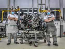 Bentley выпустил последний экземпляр легендарного V8