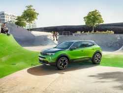 Дебютировал компактный Opel Mokka нового поколения