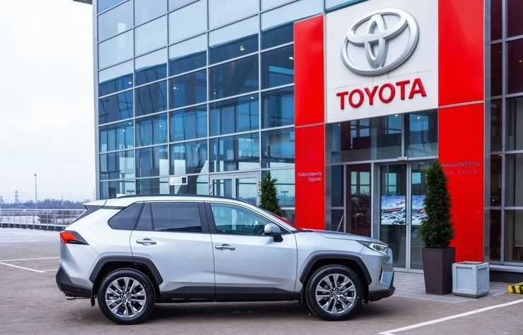 Какие новые онлайн-услуги и скидки предлагает Toyota в России