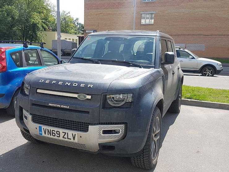 Новый Land Rover Defender заметили в Москве