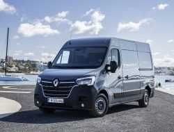 В России начали продавать обновленный Renault Master