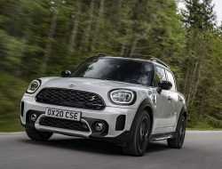 Для богатых «крестьян»: в России начали продавать обновленный кроссовер MINI Countryman