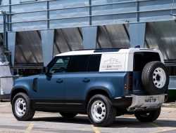Land Rover Defender превратился в коммерческий фургон-внедорожник