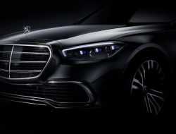 Официально рассекречена часть интерьера нового Mercedes-Benz S-класса