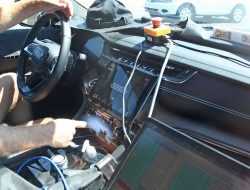 Фотошпионы заглянули в салон нового Jeep Grand Cherokee