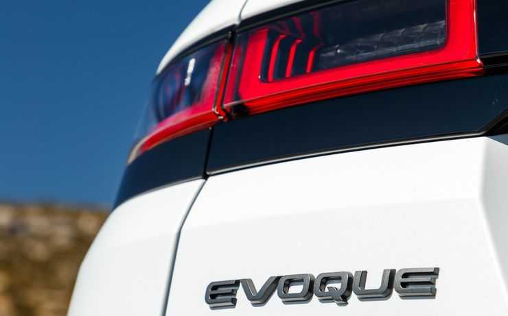 Кроссовер Range Rover Evoque получил в России две новые спецверсии