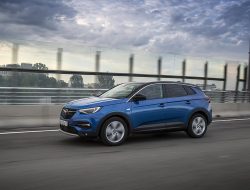 Opel рассказал, во сколько обойдется техобслуживание кроссовера Grandland X