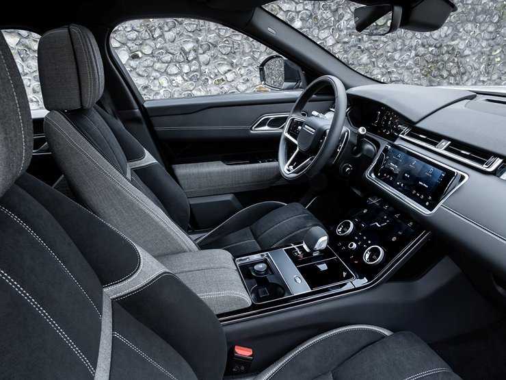 Jaguar Land Rover будет делать роскошные интерьеры из пластиковых отходов