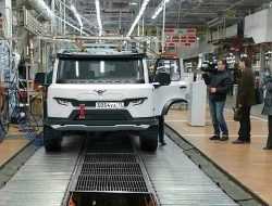 «Красивая машинка»: потребители оценили новый дизайн УАЗ «Буханки»