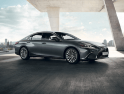 Lexus выкатил специальный ES для рациональных россиян