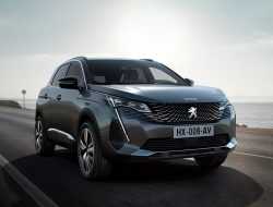 Названы сроки появления в России обновленного кроссовера Peugeot 3008