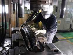 Nissan планирует широко использовать углепластик в массовых моделях авто