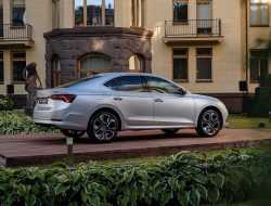 Skoda назвала российские цены на новую Octavia