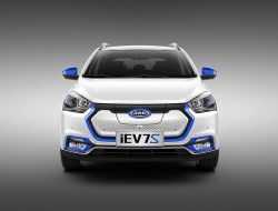 В России начинаются продажи дешевого электромобиля из Казахстана