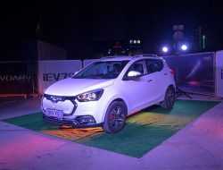 В Россию приехал самый дешевый китайско-казахский электрокроссовер JAC iEV7S