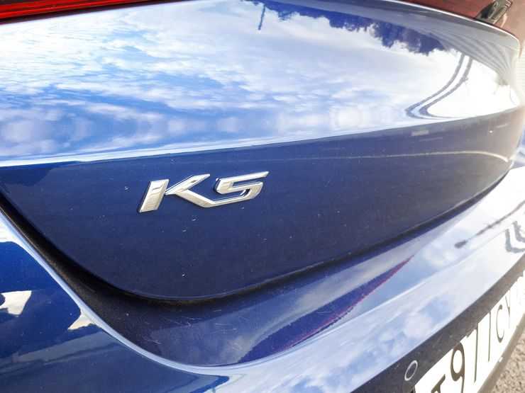 Двое на одного: сравнительный тест KIA K5 и Toyota Camry с Volkswagen Passat