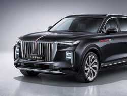 «Кортежу» не снилось: китайская марка «Красное знамя» выпустила кроссовер за $100 000