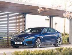 Названы сроки появления в России нового Jaguar XF