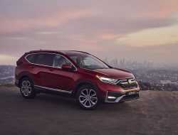 Объявлены цены на обновленный кроссовер Honda CR-V для России