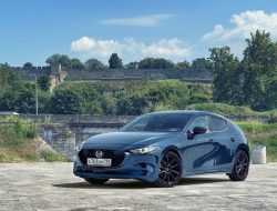На российском рынке остановлены продажи Mazda3