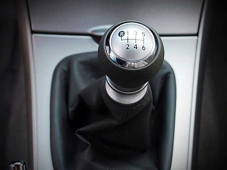 Названы самые популярные в России машины с &laquo;механикой&raquo;