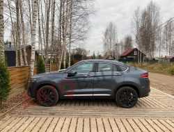 Новые кроссоверы Geely Tugella «попались» в Подмосковье до начала продаж