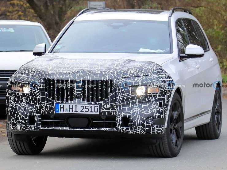 Обновленный BMW X7 сфотографировали на тестах