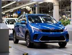 Обновленный хетчбэк KIA Rio добрался до конвейера