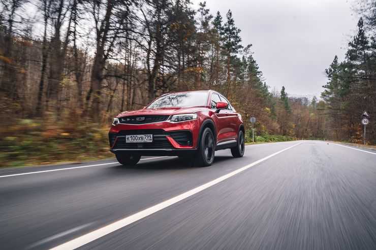 Премиум-кроссовер Geely Tugella получит в России бюджетную комплектацию