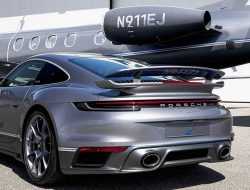 При покупке самолета теперь дарят Porsche 911