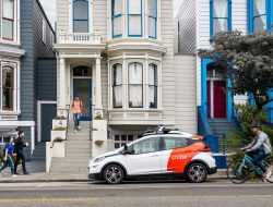 Совсем без водителя: GM выводит беспилотники на улицы городов