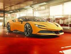 Ferrari SF90 Stradale можно купить со скидкой 7000000 рублей